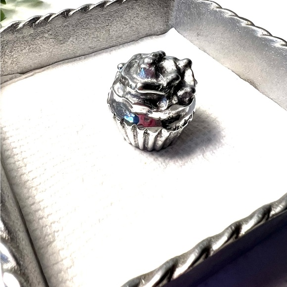 Mariposa Rope Edge Napkin Box & 7 Napkin Weights - Picture 10 of 10